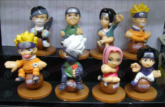 Naruto s'assit huit perles poupée